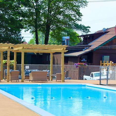 Motel Montreal Lake George Exterior photo