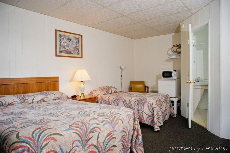 Motel Montreal Lake George Room photo
