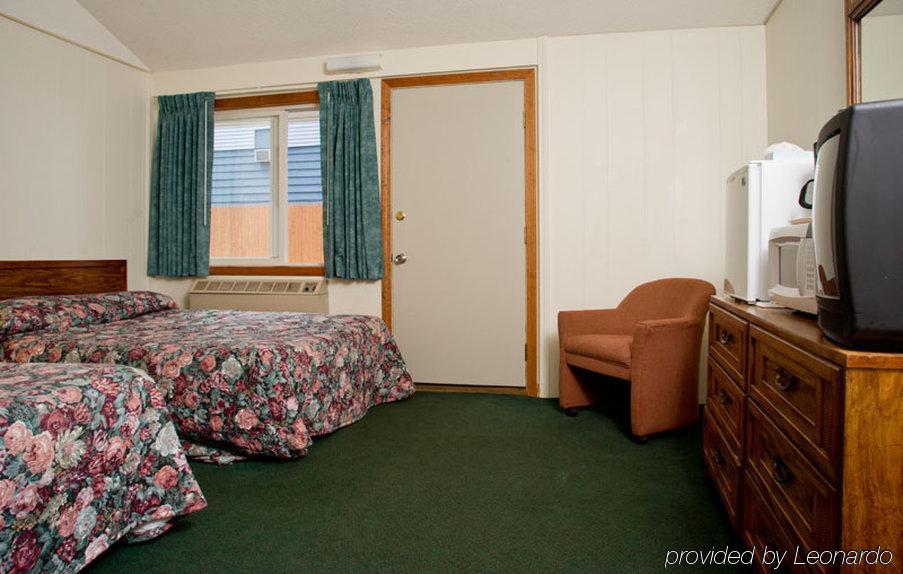 Motel Montreal Lake George Exterior photo
